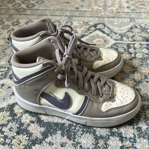 Barely worn size 7 gray and purple Nike high top dunks from revolve
